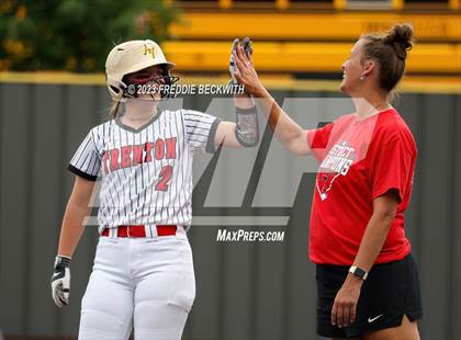 Thumbnail 2 in Muenster vs. Trenton (UIL 2A Softball Regional Semifinal) photogallery.