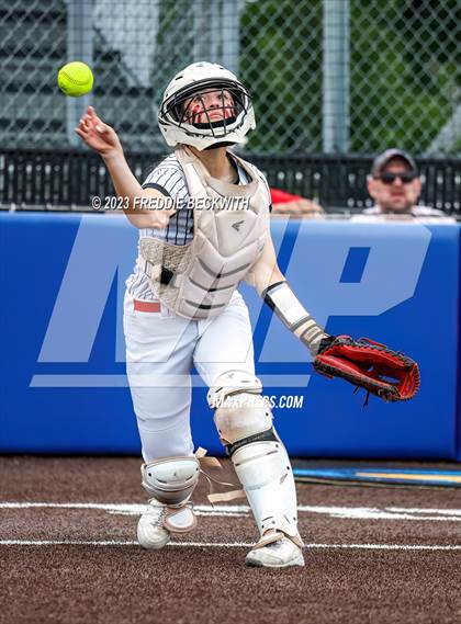 Thumbnail 3 in Muenster vs. Trenton (UIL 2A Softball Regional Semifinal) photogallery.