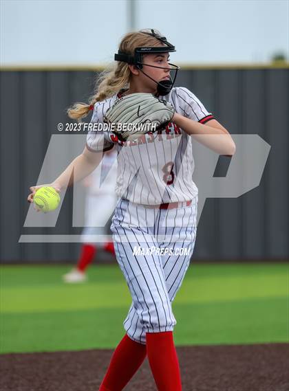 Thumbnail 1 in Muenster vs. Trenton (UIL 2A Softball Regional Semifinal) photogallery.