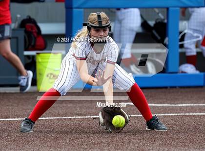 Thumbnail 2 in Muenster vs. Trenton (UIL 2A Softball Regional Semifinal) photogallery.