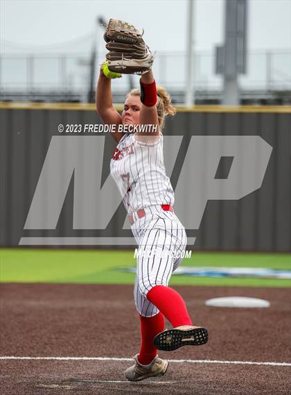 Thumbnail 3 in Muenster vs. Trenton (UIL 2A Softball Regional Semifinal) photogallery.