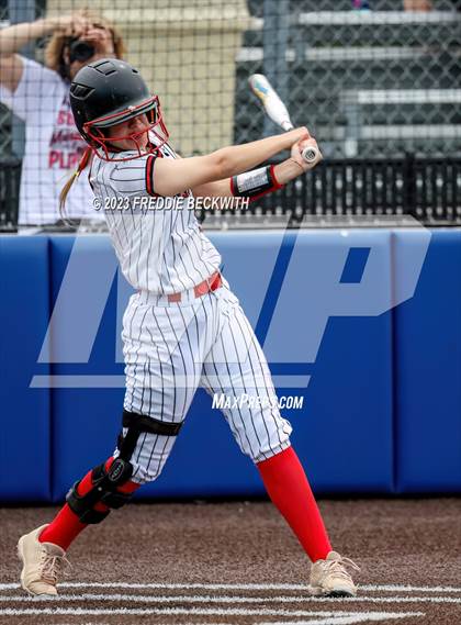 Thumbnail 3 in Muenster vs. Trenton (UIL 2A Softball Regional Semifinal) photogallery.