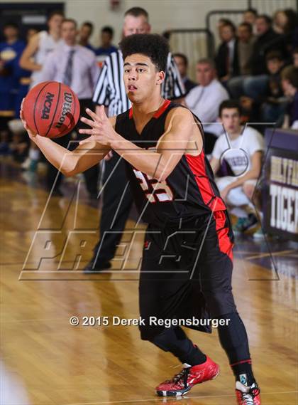 Thumbnail 2 in Elizabeth vs Holy Family (CHSAA 4A 1st Round Playoff) photogallery.