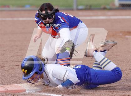 Thumbnail 1 in Maroa-Forsyth @ Argenta-Oreana photogallery.