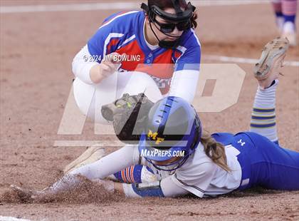 Thumbnail 3 in Maroa-Forsyth @ Argenta-Oreana photogallery.