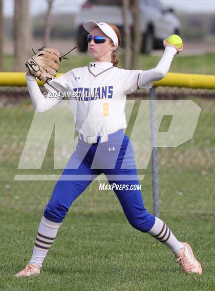 Thumbnail 3 in Maroa-Forsyth @ Argenta-Oreana photogallery.