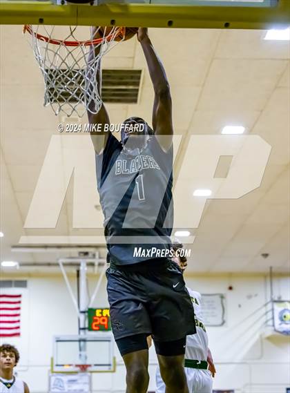 Thumbnail 1 in Santa Barbara vs Sierra Canyon (Santa Barbara Holiday Classic) photogallery.
