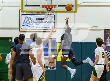 Thumbnail 2 in Santa Barbara vs Sierra Canyon (Santa Barbara Holiday Classic) photogallery.
