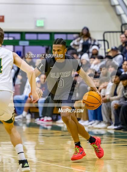 Thumbnail 2 in Santa Barbara vs Sierra Canyon (Santa Barbara Holiday Classic) photogallery.