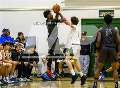 Thumbnail 1 in Santa Barbara vs Sierra Canyon (Santa Barbara Holiday Classic) photogallery.