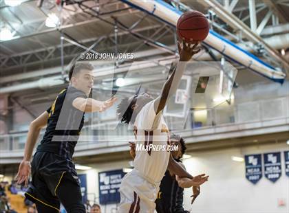 Thumbnail 2 in Montverde Academy vs. Christ the King (Metro Classic) photogallery.