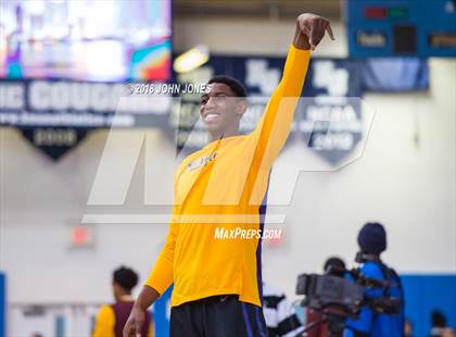 Thumbnail 2 in Montverde Academy vs. Christ the King (Metro Classic) photogallery.