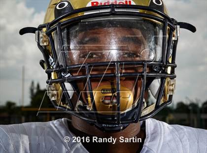 Thumbnail 3 in St. Thomas Aquinas (2016 Preseason Top 25 Early Contenders Photo Shoot) photogallery.