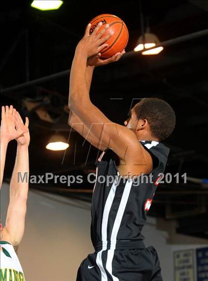 Thumbnail 3 in Bishop Manogue vs Harvard-Westlake (MaxPreps Holiday Classic) photogallery.