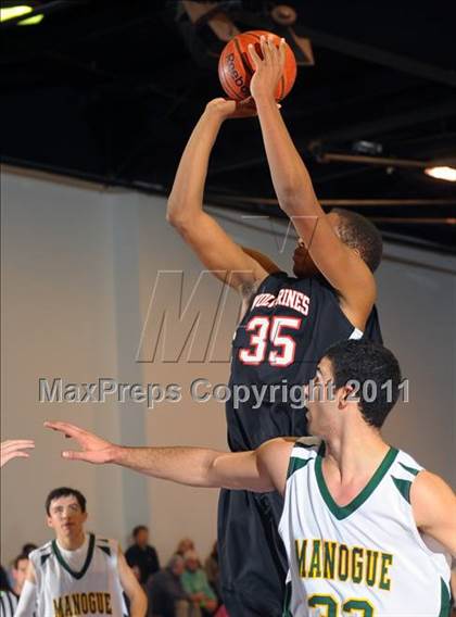 Thumbnail 2 in Bishop Manogue vs Harvard-Westlake (MaxPreps Holiday Classic) photogallery.