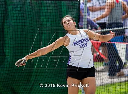 Thumbnail 1 in CHSAA 4A State Championship Discus (Day 1) photogallery.