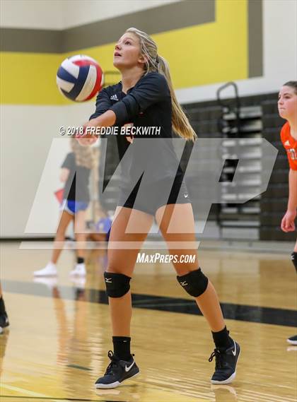 Thumbnail 1 in Van Alstyne vs Pilot Point (Denison Invitational) photogallery.