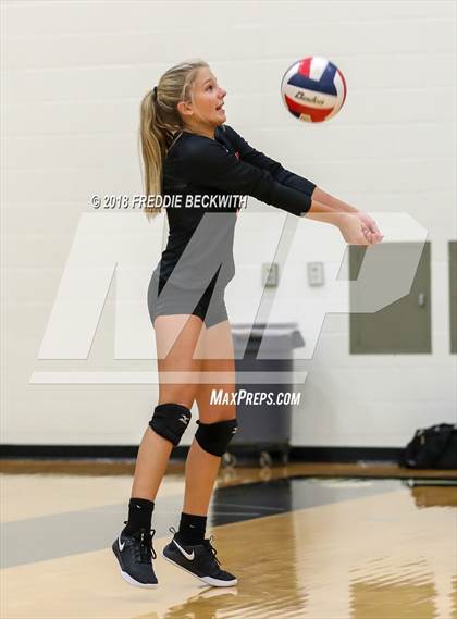 Thumbnail 2 in Van Alstyne vs Pilot Point (Denison Invitational) photogallery.