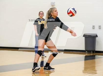 Thumbnail 3 in Van Alstyne vs Pilot Point (Denison Invitational) photogallery.