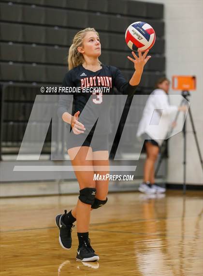 Thumbnail 2 in Van Alstyne vs Pilot Point (Denison Invitational) photogallery.