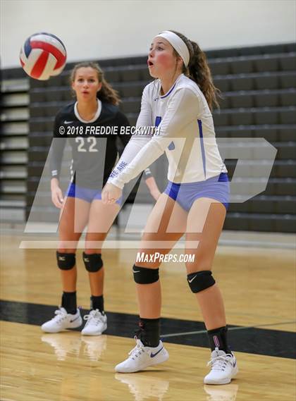Thumbnail 2 in Van Alstyne vs Pilot Point (Denison Invitational) photogallery.