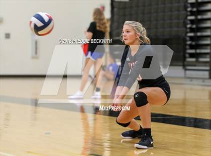 Thumbnail 3 in Van Alstyne vs Pilot Point (Denison Invitational) photogallery.