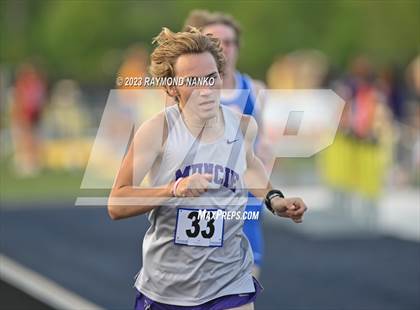 Thumbnail 2 in IHSAA Sectional 17 (800 Meter) photogallery.