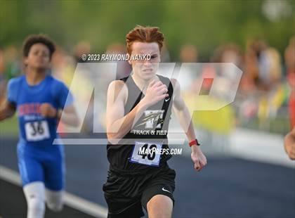 Thumbnail 1 in IHSAA Sectional 17 (800 Meter) photogallery.
