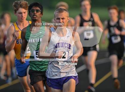 Thumbnail 2 in IHSAA Sectional 17 (800 Meter) photogallery.