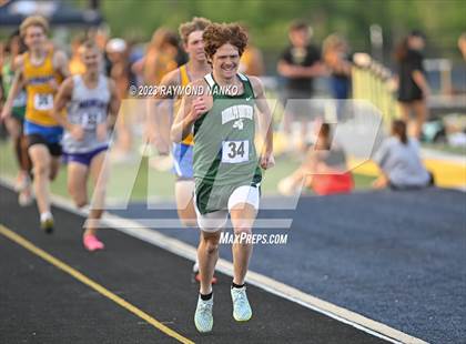 Thumbnail 3 in IHSAA Sectional 17 (800 Meter) photogallery.