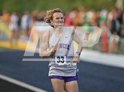 Thumbnail 1 in IHSAA Sectional 17 (800 Meter) photogallery.
