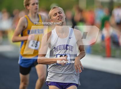 Thumbnail 3 in IHSAA Sectional 17 (800 Meter) photogallery.