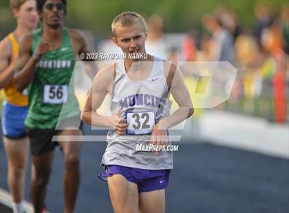 Thumbnail 1 in IHSAA Sectional 17 (800 Meter) photogallery.