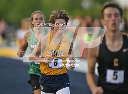 Thumbnail 3 in IHSAA Sectional 17 (800 Meter) photogallery.
