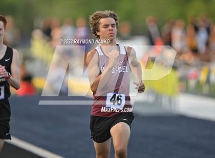 Thumbnail 2 in IHSAA Sectional 17 (800 Meter) photogallery.
