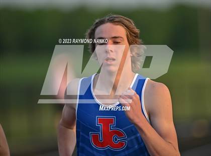 Thumbnail 2 in IHSAA Sectional 17 (800 Meter) photogallery.