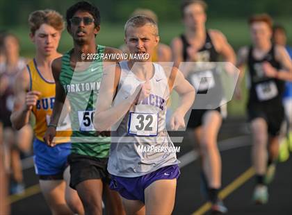 Thumbnail 3 in IHSAA Sectional 17 (800 Meter) photogallery.
