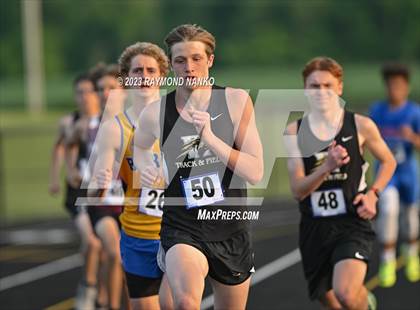 Thumbnail 2 in IHSAA Sectional 17 (800 Meter) photogallery.
