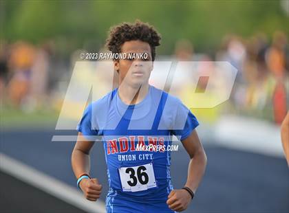 Thumbnail 3 in IHSAA Sectional 17 (800 Meter) photogallery.
