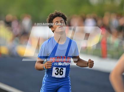 Thumbnail 1 in IHSAA Sectional 17 (800 Meter) photogallery.