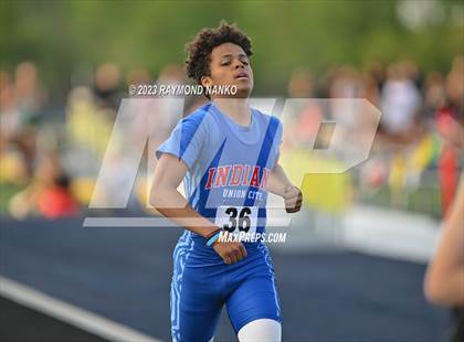 Thumbnail 3 in IHSAA Sectional 17 (800 Meter) photogallery.