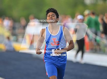 Thumbnail 3 in IHSAA Sectional 17 (800 Meter) photogallery.