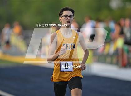 Thumbnail 1 in IHSAA Sectional 17 (800 Meter) photogallery.