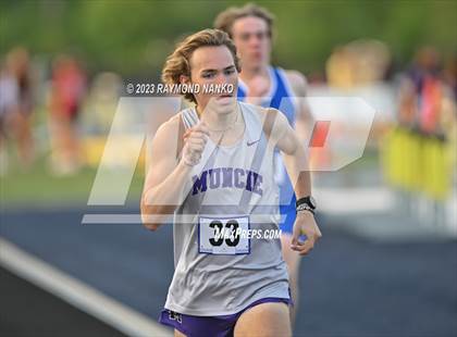 Thumbnail 3 in IHSAA Sectional 17 (800 Meter) photogallery.
