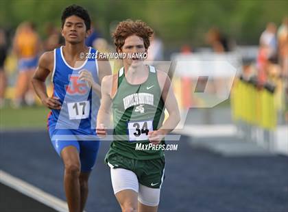 Thumbnail 1 in IHSAA Sectional 17 (800 Meter) photogallery.