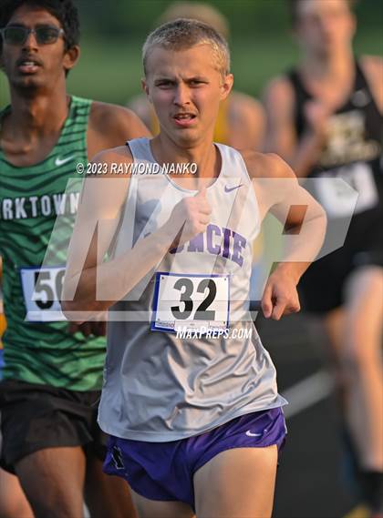 Thumbnail 1 in IHSAA Sectional 17 (800 Meter) photogallery.
