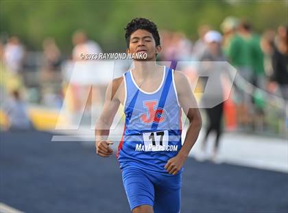 Thumbnail 1 in IHSAA Sectional 17 (800 Meter) photogallery.