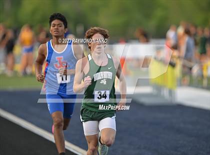 Thumbnail 3 in IHSAA Sectional 17 (800 Meter) photogallery.