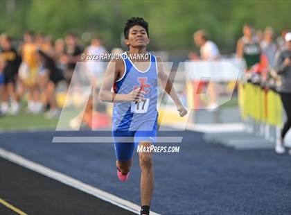 Thumbnail 3 in IHSAA Sectional 17 (800 Meter) photogallery.