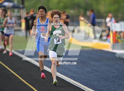 Thumbnail 2 in IHSAA Sectional 17 (800 Meter) photogallery.